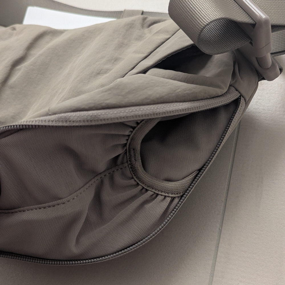Lululemon Curved Crossbody Bag, Warm Ash Grey 3L - Picture 5 of 7